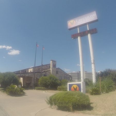 Executive Inn And Suites Waco Bagian luar foto