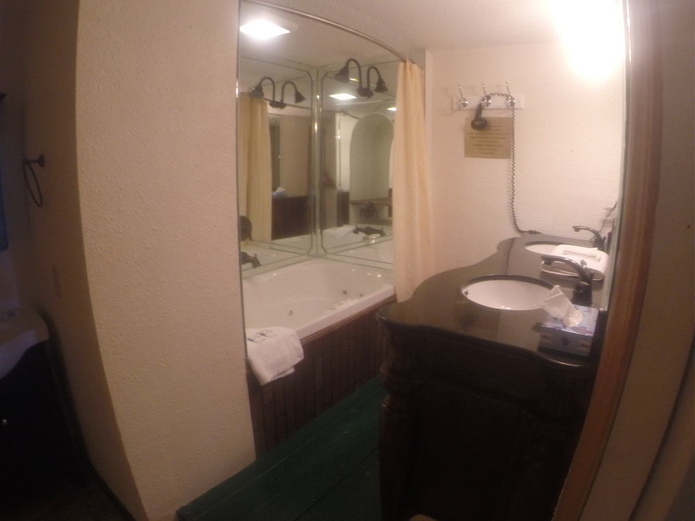 Executive Inn And Suites Waco Bagian luar foto
